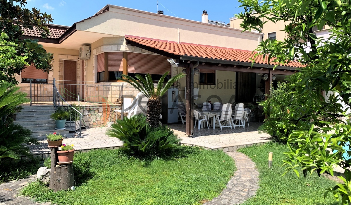 San Vito dei Normanni, ,Casa Indipendente,In vendita,1207 villa piscina Pegaso med  agenzia immobiliare