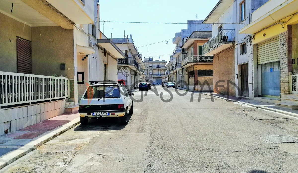 Abitazione indipendente, Carovigno, tre camere da letto, ampia metratura, posto auto